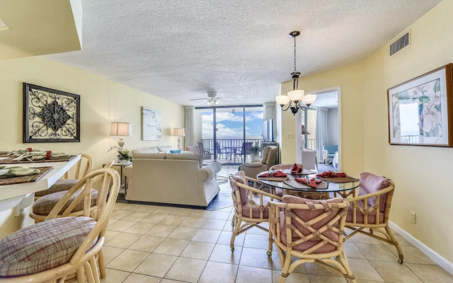 Summerhouse by Book That Condo