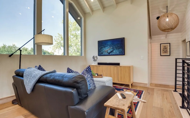 Waterfront Granbury Home w/ Electric Fireplace!