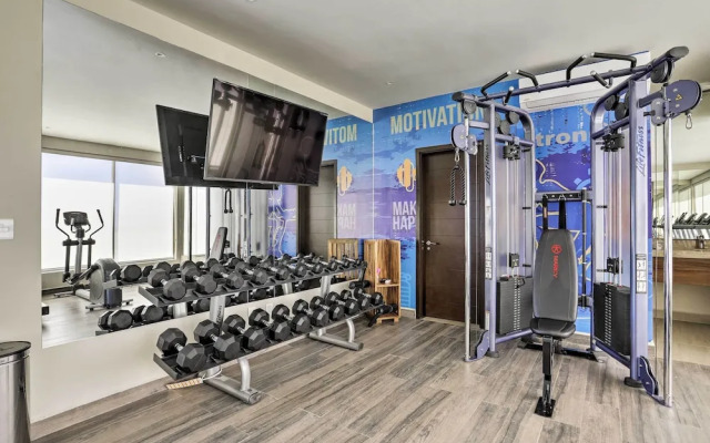 Luxe Cabo Condo w/ Ocean Views + Amenities!
