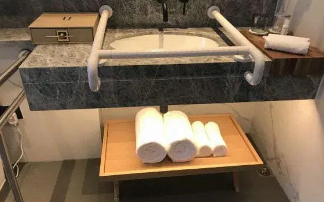 Nanjing Olympic Sports Expo Center UEASY Hotel