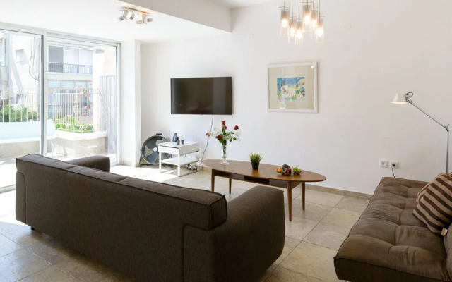 Penthouse & Terrace near Hilton by FeelHome