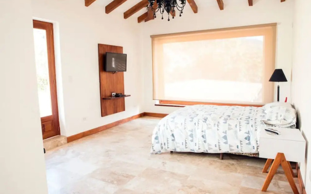 Luxury Guayllabamba House Gym Jacuzzi Parking Pool Wifi