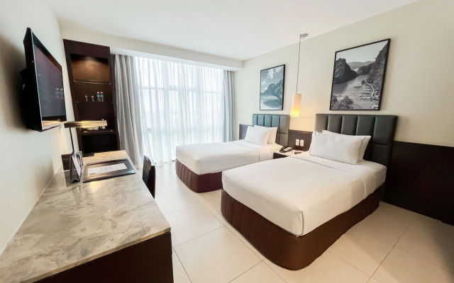 The B Hotel