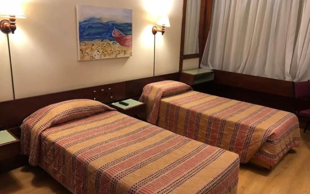OYO 2S Hotel