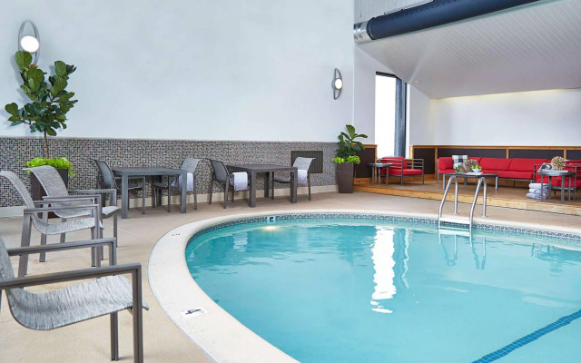 Renaissance St. Louis Airport Hotel