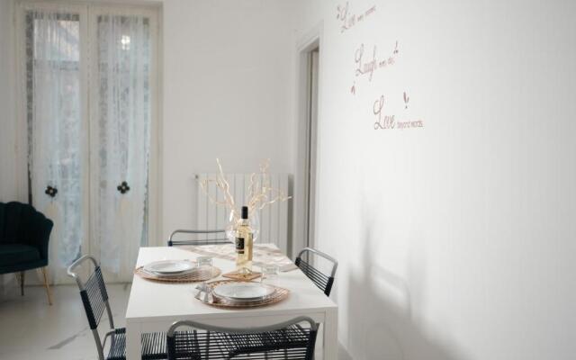 NewLife 8.15 Holiday Home White