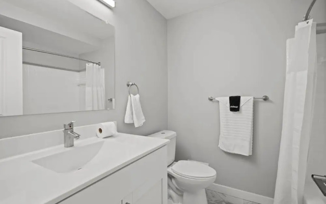 Family Friendly 2BR 2BA in the City