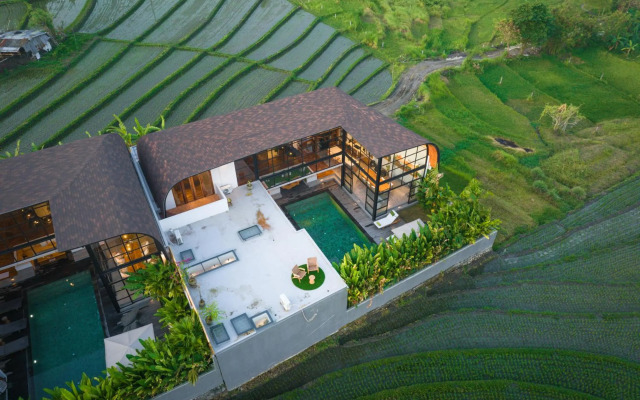 Villa Mango 3 - Amazing 4-bdr Villa in Berawa ! PERFECT LOCATION !