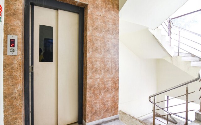 Fabhotel White Palace