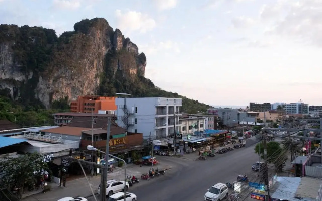 Krabi Freedom Hostel And Bar