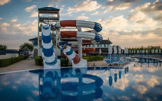 Peninsula Resort
