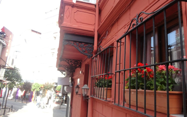 Corner Hot