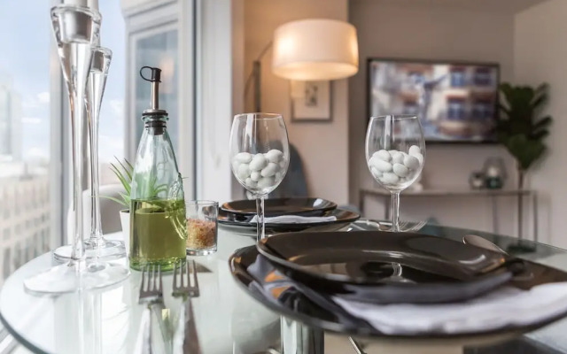 QuickStay - Chic Condo in Yorkville (Yonge & Bloor)