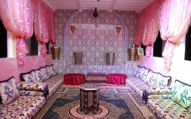 Well Center Riad Auberge Assounfou