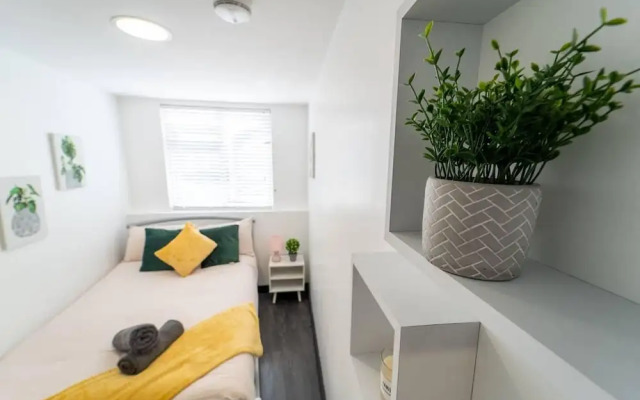 Large Studio Available on First Floor!