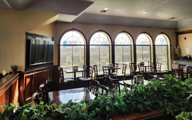 Days Inn & Suites Pasadena