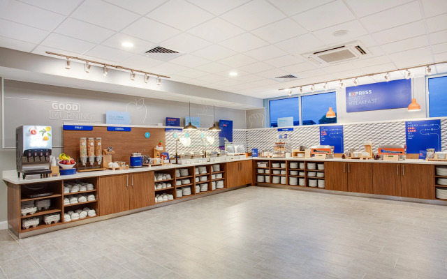 Holiday Inn Express & Suites Panama City Beach - Beachfront by IHG