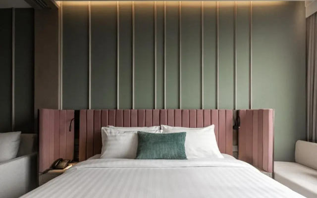 The Quarter Ratchayothin by UHG