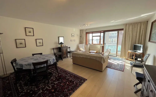 Cozy 4th Floor Apartment