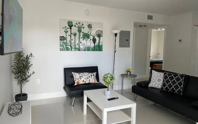 Little Habana Aparts close to Calle 8