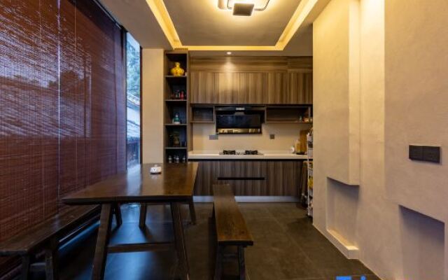 Qianshan Viewing Homestay (Lijiang Dashuiche)