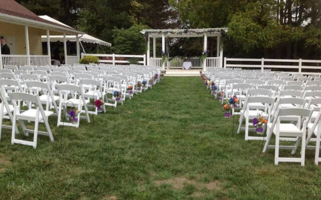 HideAway Country Inn