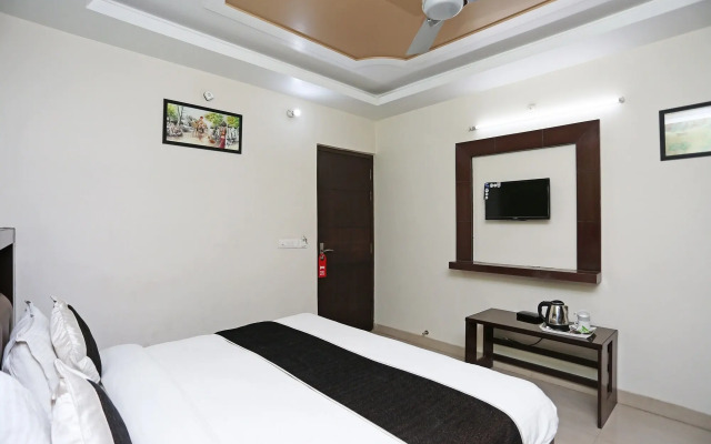 OYO 14220 Hotel BR Plaza