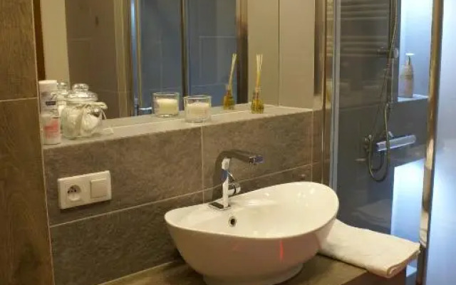 Top Oder Apartments- private parking