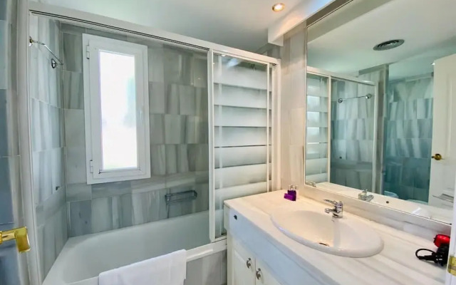 Duplex 3 Bedroom Top Floor F-3