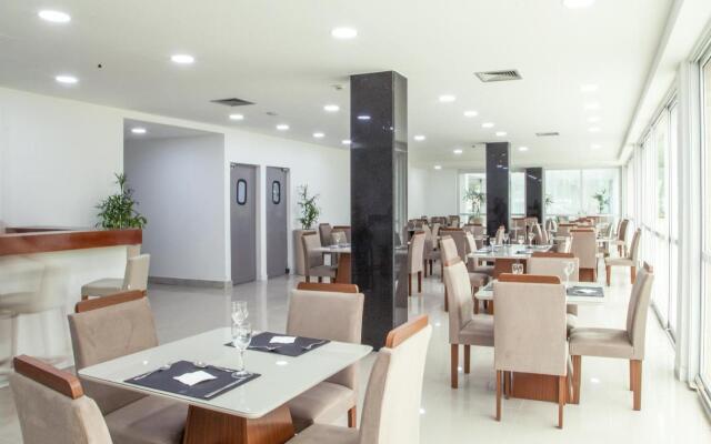 Americas Townhouse Hotel
