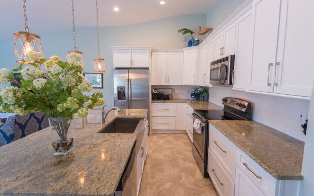 Azure Beach House Apartment 3