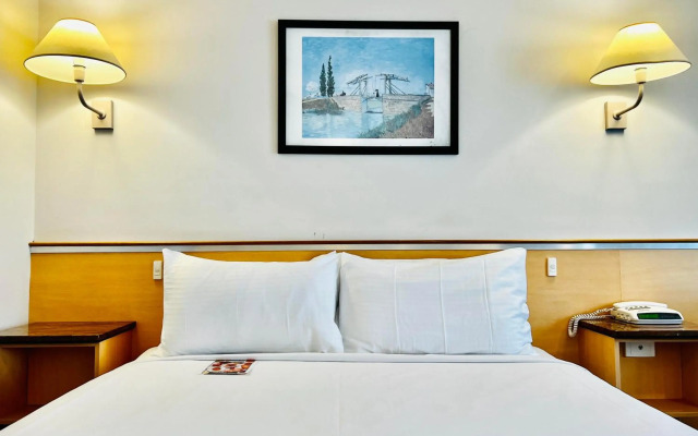 The Waverley International Hotel
