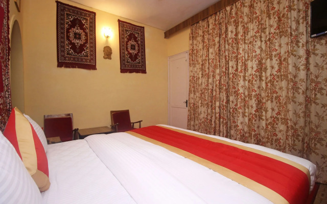 The White House by OYO Rooms