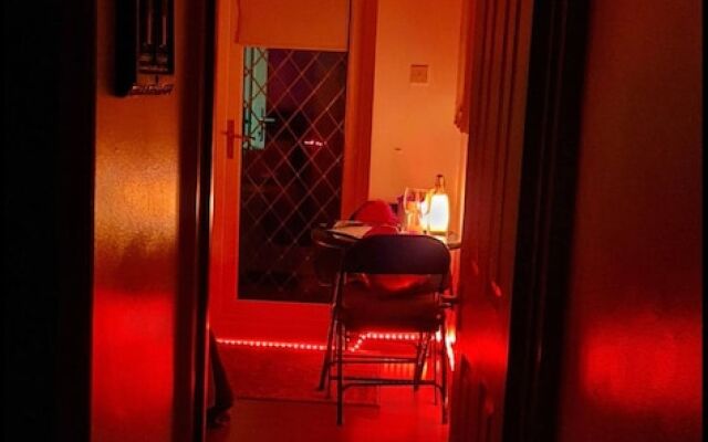 Private Hot Tub, Sauna, Ice Bath Gym Apartment