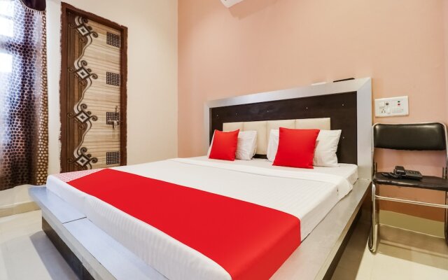 Oyo 49824 Dhingra Guest House