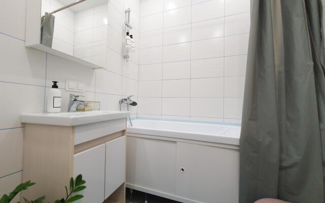 Guests love on Chobotovskaya Street