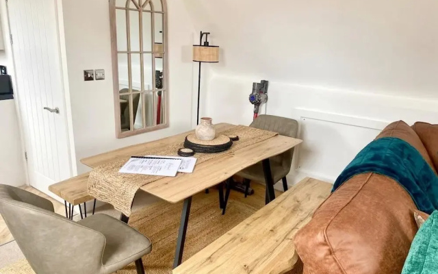 Central Tenby Flat - Dog Friendly, Sleeps 8
