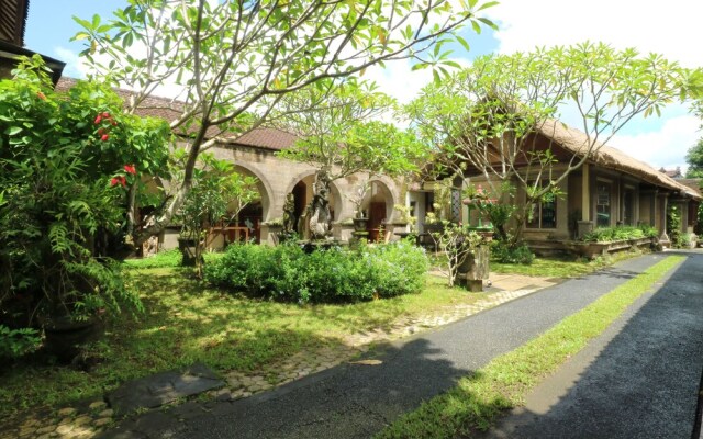 Oka Kartini Bungalows