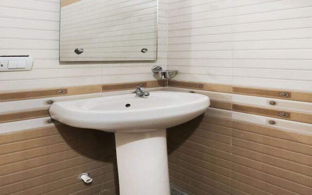 Capital O 38771 Hotel J7 International