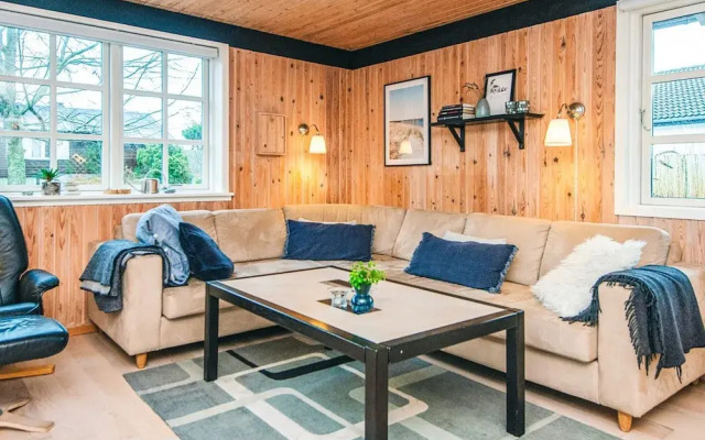Cozy Cottage by the Sea-by Traum