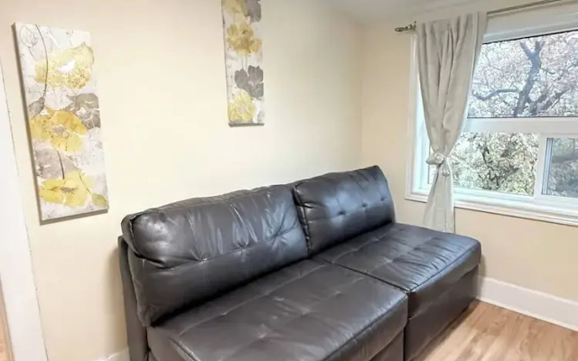 Cozy Duplex 2nd Floor Suite