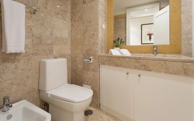 JOIVY Spacious 3BR home w/balcony in Baixa, nearby Lisbon Cathedral