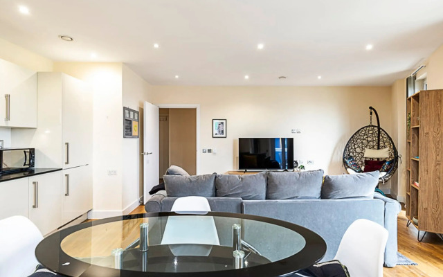 Vibrant London Canal Apartment