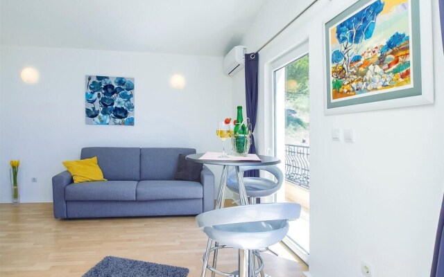 Amazing Home in Pisak with Hot Tub, WiFi & 4 Bedrooms