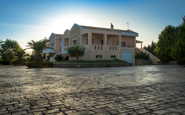 Leone Luxury Villas