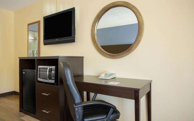 Days Inn by Wyndham Greensboro Airport