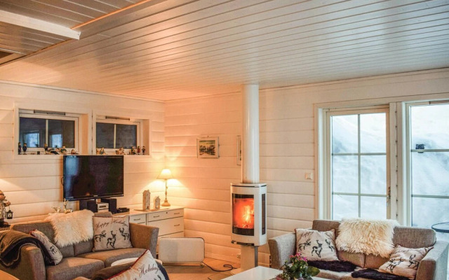 Nice Home in Norheimsund With 5 Bedrooms and Wifi