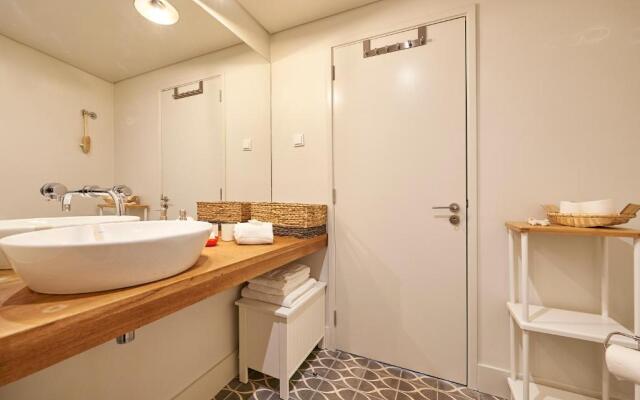 Modern Apartment Bica dos Olhos