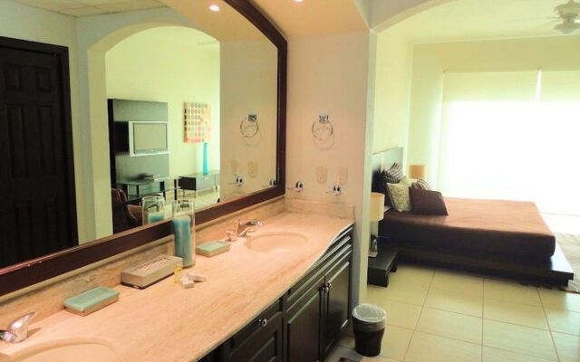 Playa Royale Condominium