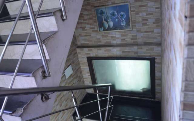 OYO 2705 Hotel Preet Palace